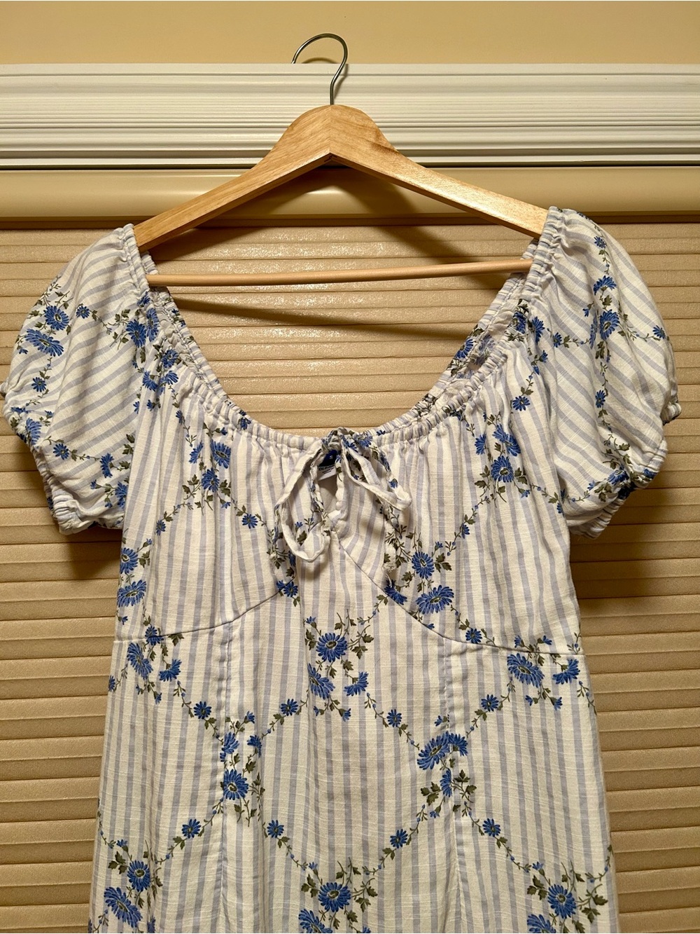 Old Navy Cream Maxi Dress with Blue Floral Print - Picture 2 of 7